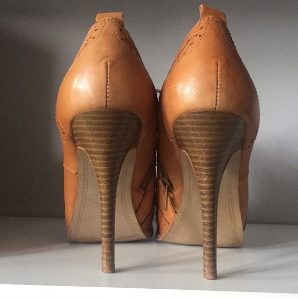 Fergie size 8 high heel shoes - Picture 7 of 15